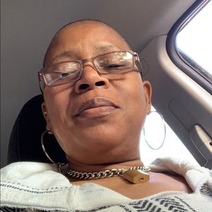 Meet your Posher, Denise